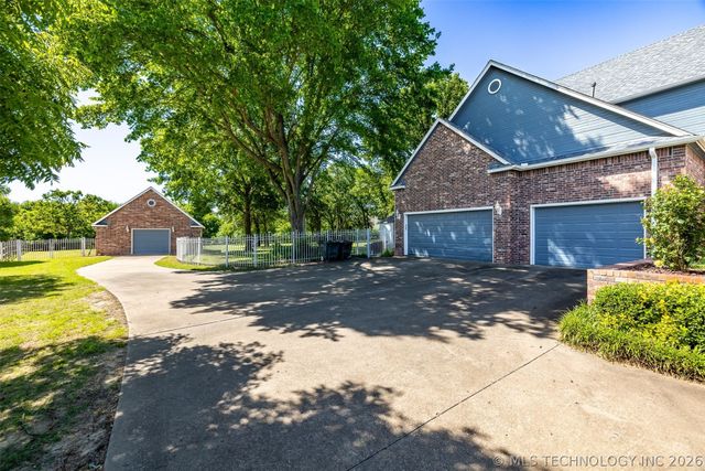 13602 W 42nd Place S, Sand Springs, OK 74063