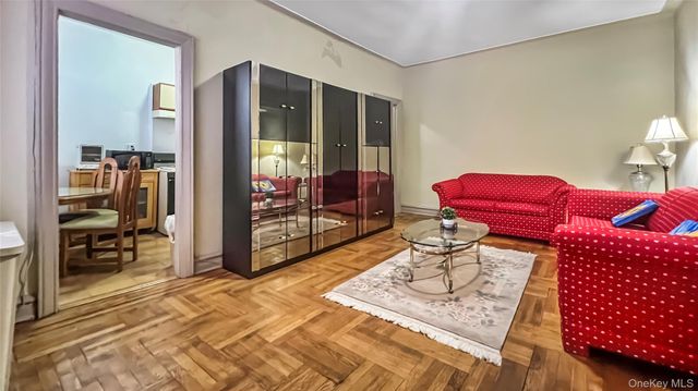 37-20 81st 5G, Jackson Heights, NY 11372