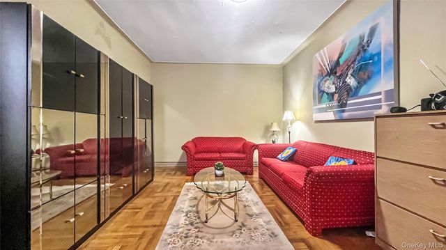 37-20 81st 5G, Jackson Heights, NY 11372
