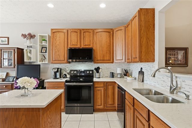 800 Norwegian Spruce Dr, Mars Boro, PA 16046