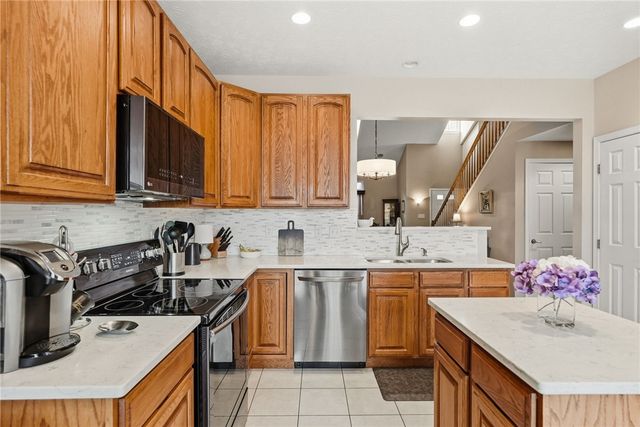 800 Norwegian Spruce Dr, Mars Boro, PA 16046