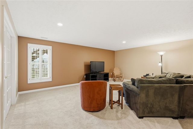 800 Norwegian Spruce Dr, Mars Boro, PA 16046