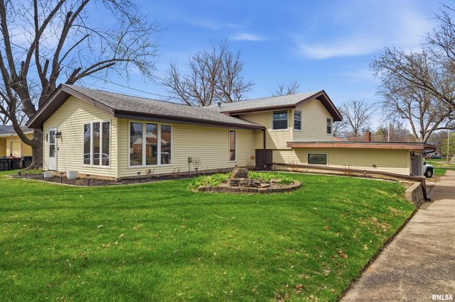 1601 N 11TH Street, Pekin, IL 61554