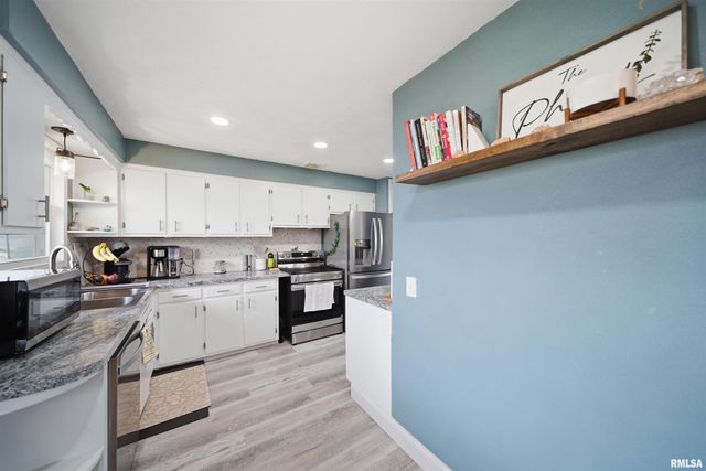 1601 N 11TH Street, Pekin, IL 61554