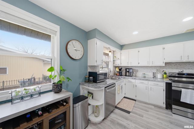 1601 N 11TH Street, Pekin, IL 61554