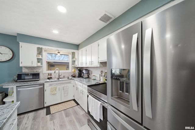 1601 N 11TH Street, Pekin, IL 61554