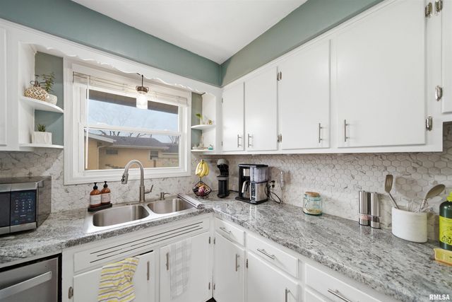 1601 N 11TH Street, Pekin, IL 61554