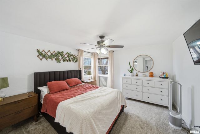 1601 N 11TH Street, Pekin, IL 61554