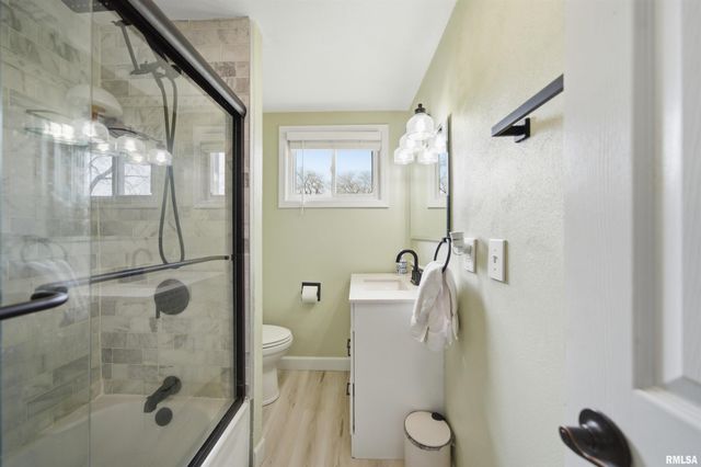 1601 N 11TH Street, Pekin, IL 61554