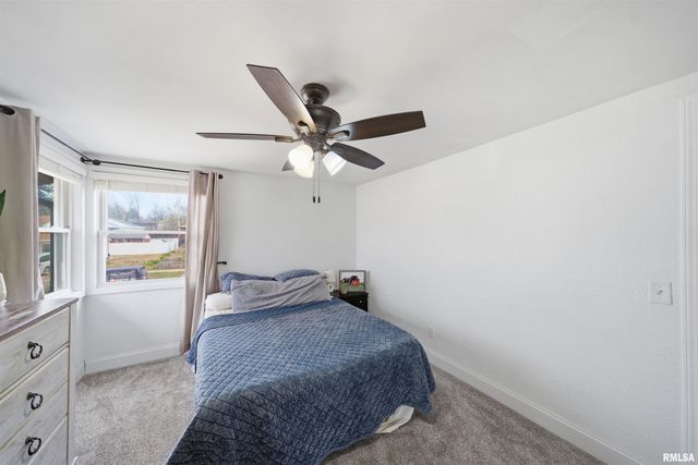 1601 N 11TH Street, Pekin, IL 61554