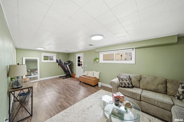 1601 N 11TH Street, Pekin, IL 61554