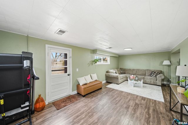 1601 N 11TH Street, Pekin, IL 61554