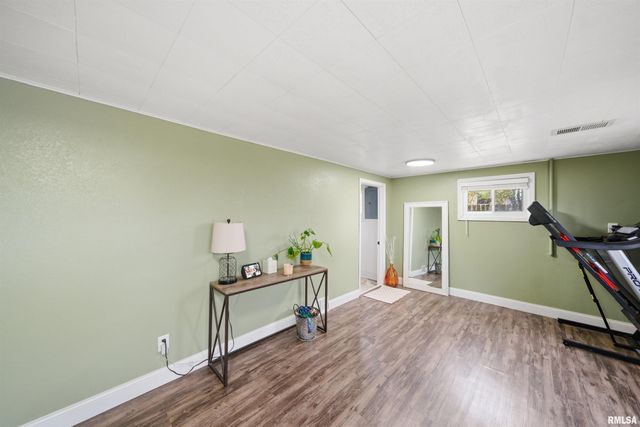 1601 N 11TH Street, Pekin, IL 61554