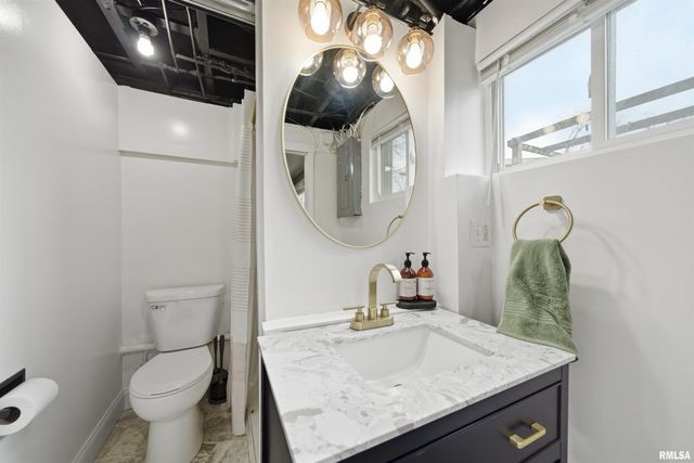 1601 N 11TH Street, Pekin, IL 61554