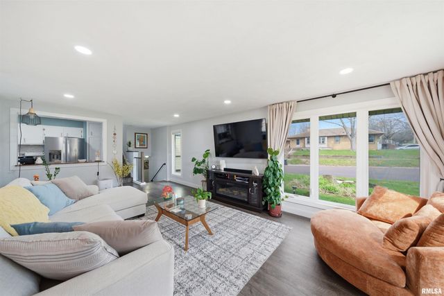 1601 N 11TH Street, Pekin, IL 61554