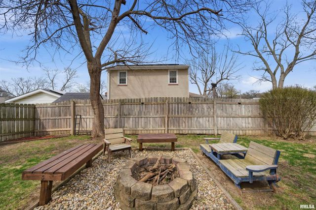 1601 N 11TH Street, Pekin, IL 61554