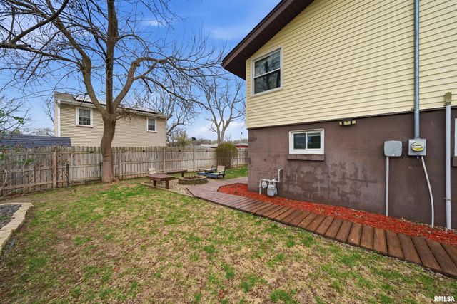 1601 N 11TH Street, Pekin, IL 61554