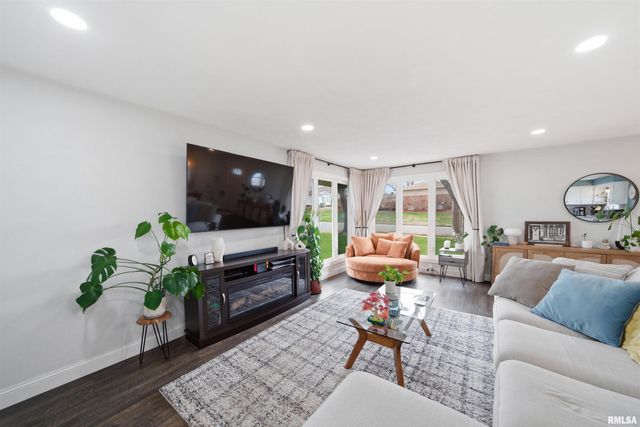 1601 N 11TH Street, Pekin, IL 61554