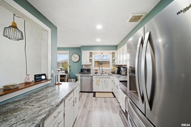 1601 N 11TH Street, Pekin, IL 61554