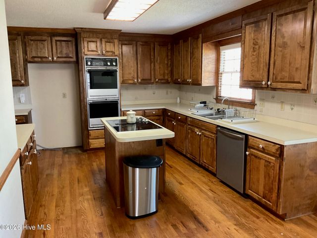 3028 Fox Run Circle, Kinston, NC 28504