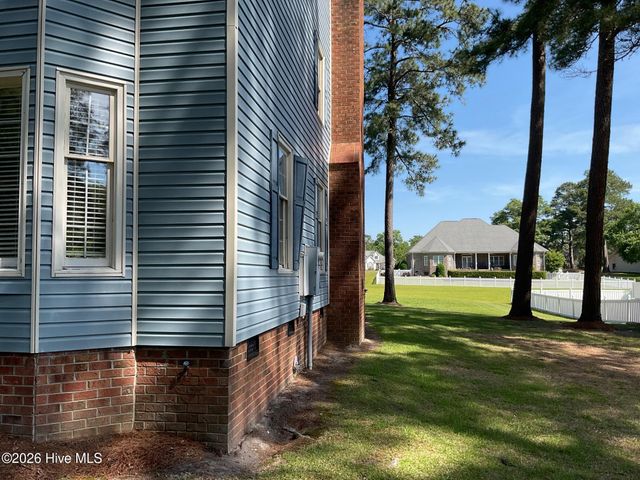 3028 Fox Run Circle, Kinston, NC 28504