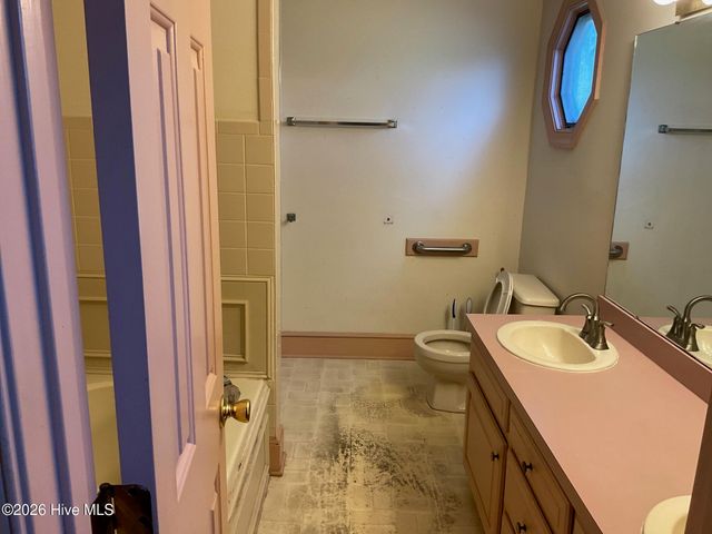 3028 Fox Run Circle, Kinston, NC 28504