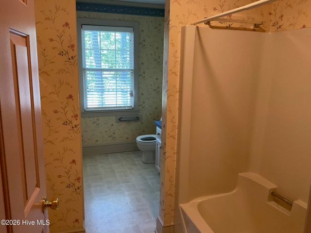 3028 Fox Run Circle, Kinston, NC 28504