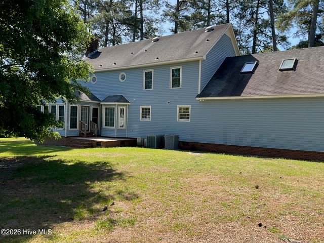 3028 Fox Run Circle, Kinston, NC 28504