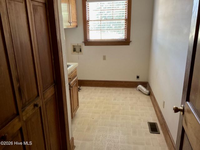 3028 Fox Run Circle, Kinston, NC 28504