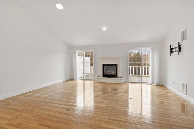 13 Autumn Lane, Hampstead, NH 03826