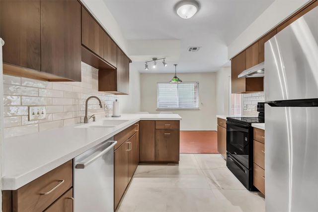 5703 W Gate BLVD B, Austin, TX 78745