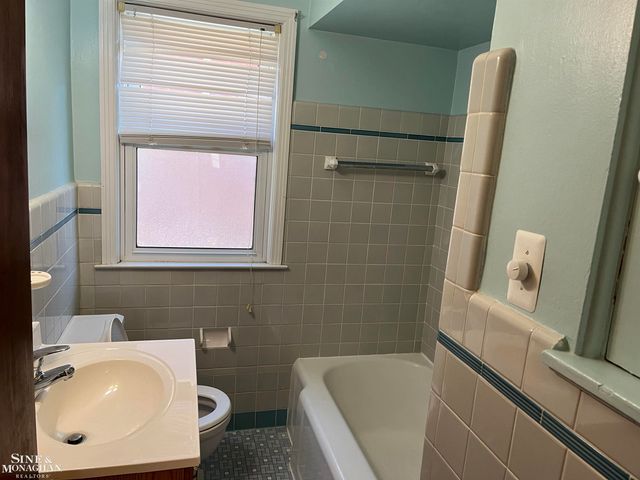 1351 Somerset Avenue, Grosse Pointe Park, MI 48230