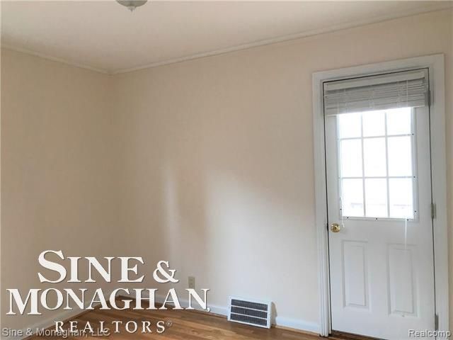 1351 Somerset Avenue, Grosse Pointe Park, MI 48230