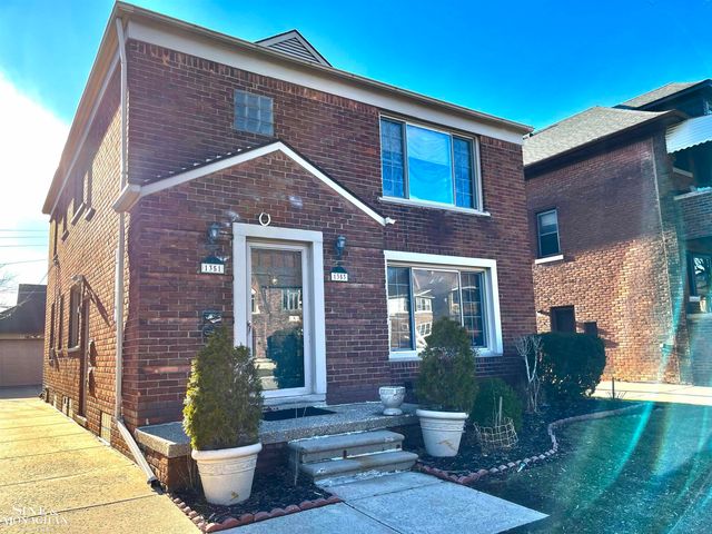 1351 Somerset Avenue, Grosse Pointe Park, MI 48230