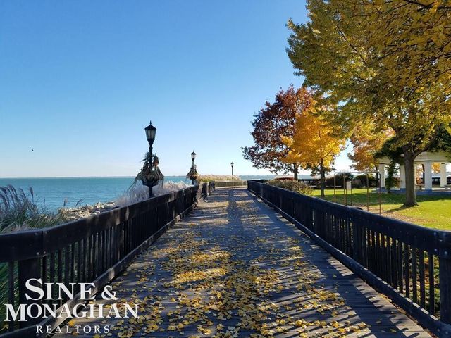 1351 Somerset Avenue, Grosse Pointe Park, MI 48230