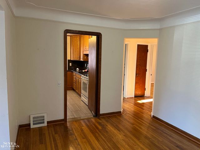 1351 Somerset Avenue, Grosse Pointe Park, MI 48230