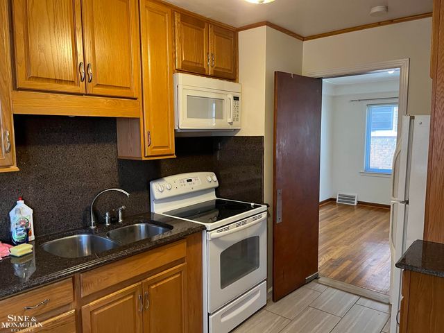 1351 Somerset Avenue, Grosse Pointe Park, MI 48230