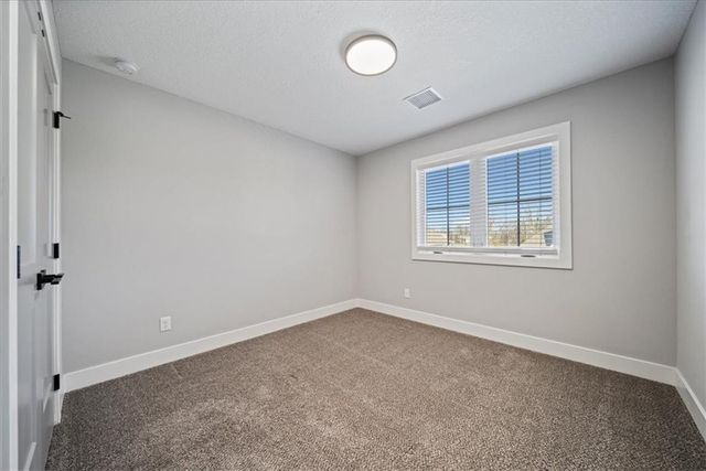 2122 Crooked Creek Drive, Kearney, MO 64060