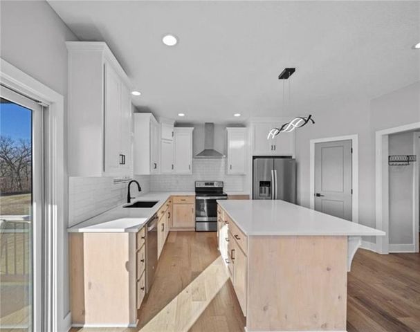 2122 Crooked Creek Drive, Kearney, MO 64060