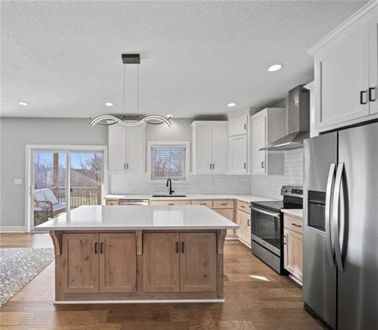 2122 Crooked Creek Drive, Kearney, MO 64060