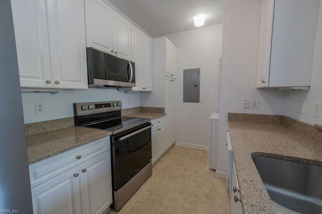 5324 Elston LN, Virginia Beach, VA 23455