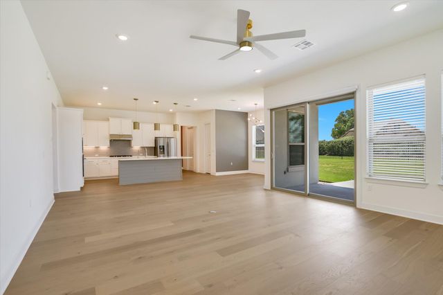 1809 Mazarro DR 11, Leander, TX 78641