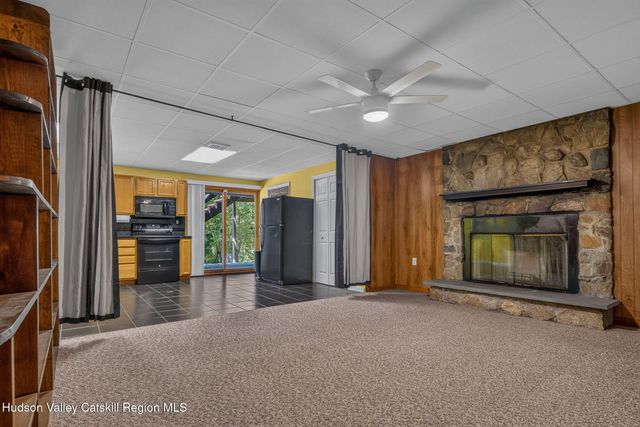12 Dutchman Drive, Athens, NY 12015