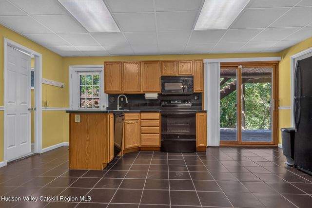 12 Dutchman Drive, Athens, NY 12015