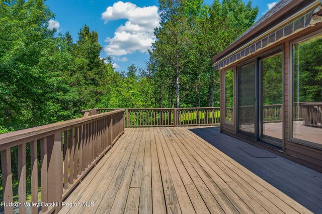 12 Dutchman Drive, Athens, NY 12015