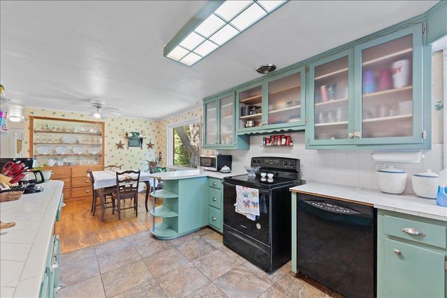 151 E BRIAR LANE, Green Bay, WI 54301