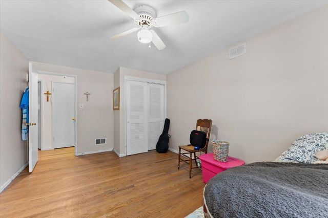 151 E BRIAR LANE, Green Bay, WI 54301