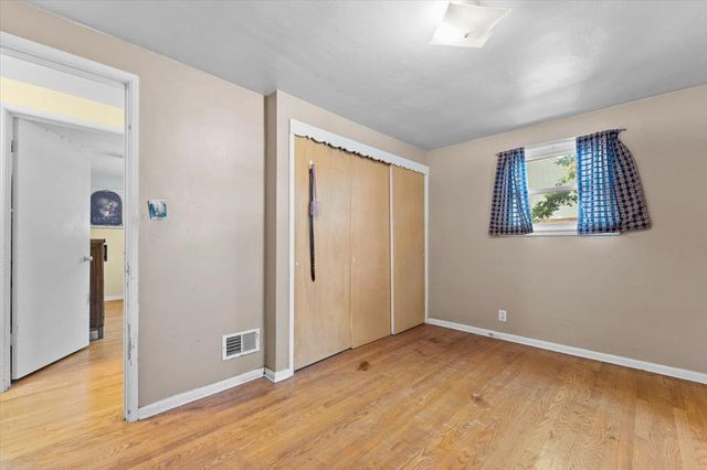 151 E BRIAR LANE, Green Bay, WI 54301