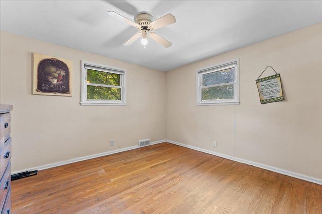 151 E BRIAR LANE, Green Bay, WI 54301