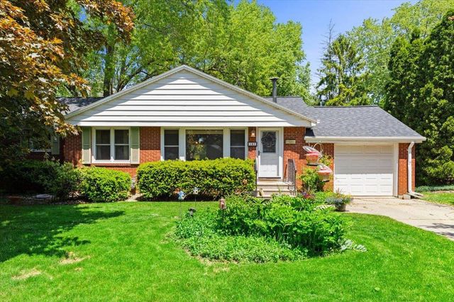 151 E BRIAR LANE, Green Bay, WI 54301